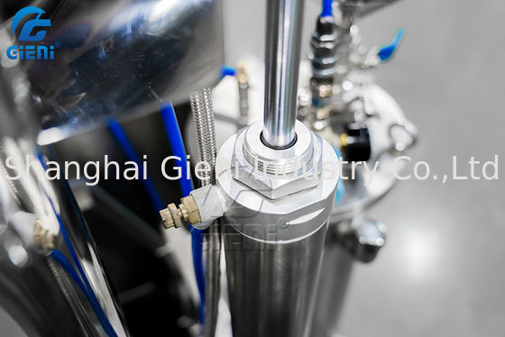 オイルの噴霧装置が付いている高速50L化粧品の粉のミキサー機械