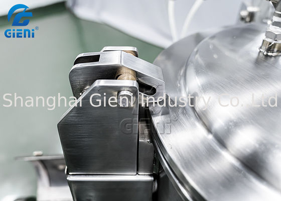 オイルは化粧品の粉の出版物機械を混合する50Lに吹きかける