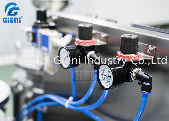 オイルは化粧品の粉の出版物機械を混合する50Lに吹きかける