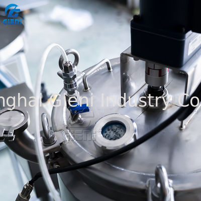 ノズルの持ち上がることを用いる45pcs/Min 100ml Concealerのクリーム色の化粧品の充填機