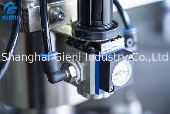 ノズルの持ち上がることを用いる45pcs/Min 100ml Concealerのクリーム色の化粧品の充填機