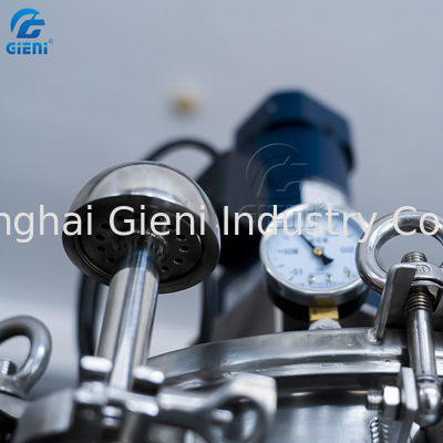 ノズルの持ち上がることを用いる45pcs/Min 100ml Concealerのクリーム色の化粧品の充填機